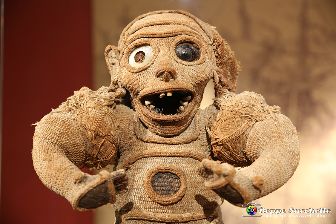 VBS_2099 - Mostra  Il mondo in una stanza. Testimonianze di culture extraeuropee.jpg